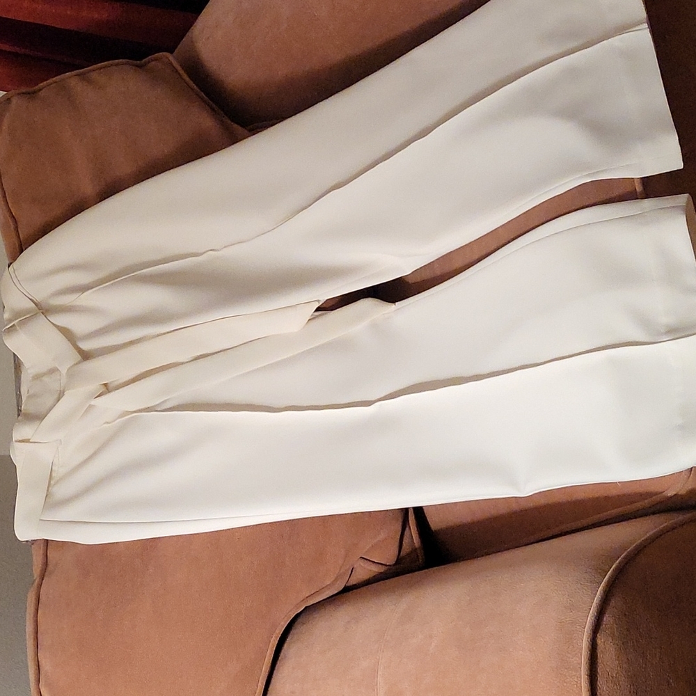Ann Taylor Cream Color Crop Pants  Wide Leg with detachable belt.